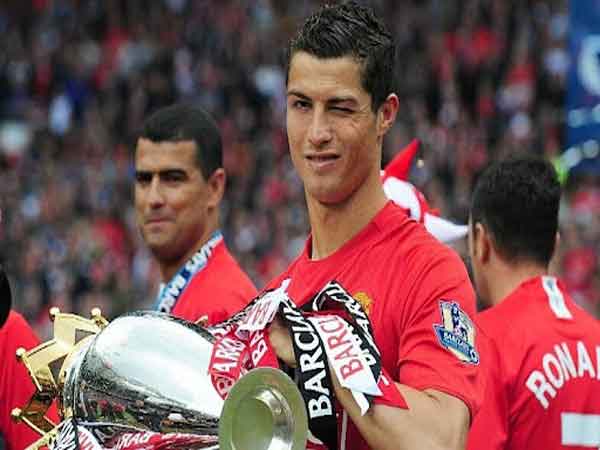 Ronaldo gia nhập MU với khởi đầu hứa hẹn