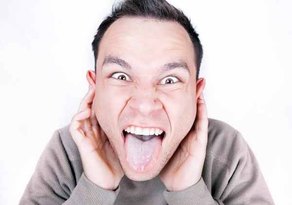 Nằm mơ thấy người điên: Hé lộ vận hạn hay quý nhân?