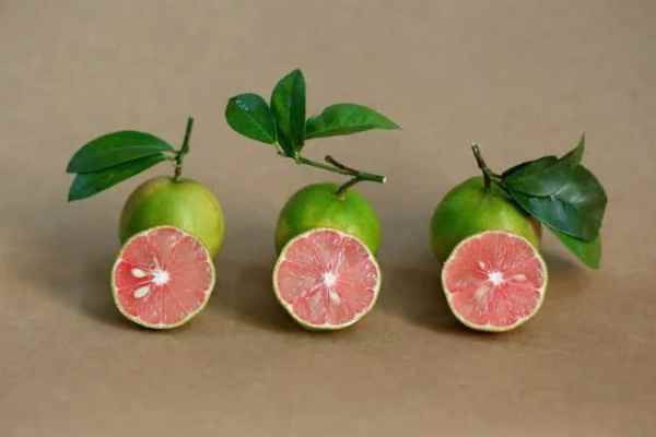 Chiêm bao thấy người lạ ép bạn ăn quả chanh