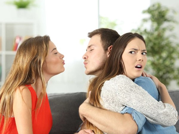 Ngủ mơ thấy ngoại tình cần cảnh giác với điều gì?