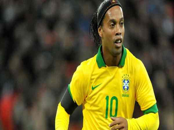 Ronaldinho – Trở về Brazil khép lại sự nghiệp