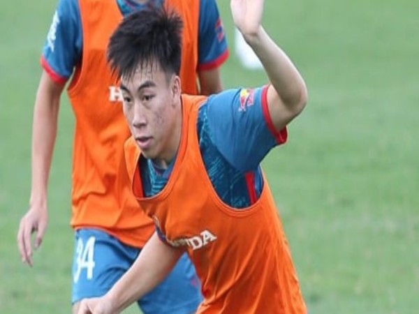 Hoàng Văn Toản – Gương mặt trẻ sáng giá của bóng đá Việt Nam 6 Cầu Thủ Trẻ Tuổi Tỵ Đang Ghi Dấu Ấn Trên Bóng Đá Việt Nam