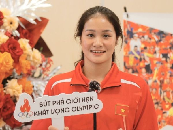 Mỹ Tiên góp mặt liên tục trên bục huy chương bơi lội